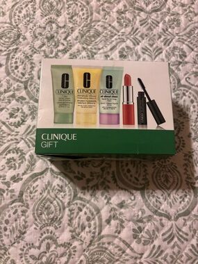 Clinique Skincare Makeup 5 Pcs Deluxe Gift Set NWT